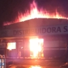 Incendio arrasa depósito de local comercial en Sgto. José Félix López