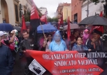 Marcha.A pesar de la lluvia, docentes se movilizaron en el centro de Asunción.