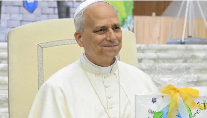 El papa León XIV pidió este domingo “dejar las armas” y señaló que “el mundo no soporta más” la guerra.