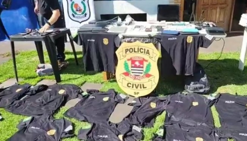 Algunas de las evidencias encontradas en poder de los detenidos.