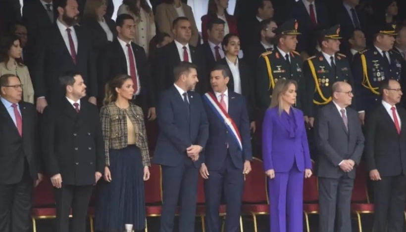 El presidente Santiago Peña participó este viernes del desfile militar y policial por los 488 años de Asunción.