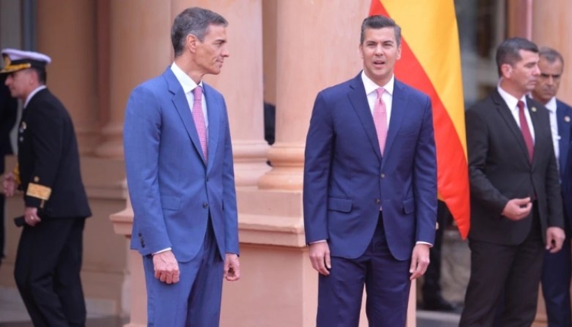 Protocolo. Pedro Sánchez y Santiago Peña no hicieron declaraciones y evitaron preguntas.Daniel Duarte.